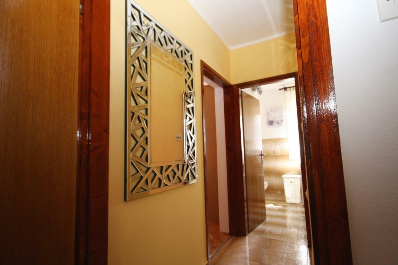 Two bedroom apartment, nice neighborhood, free parking, WiFi Pula Exterior foto