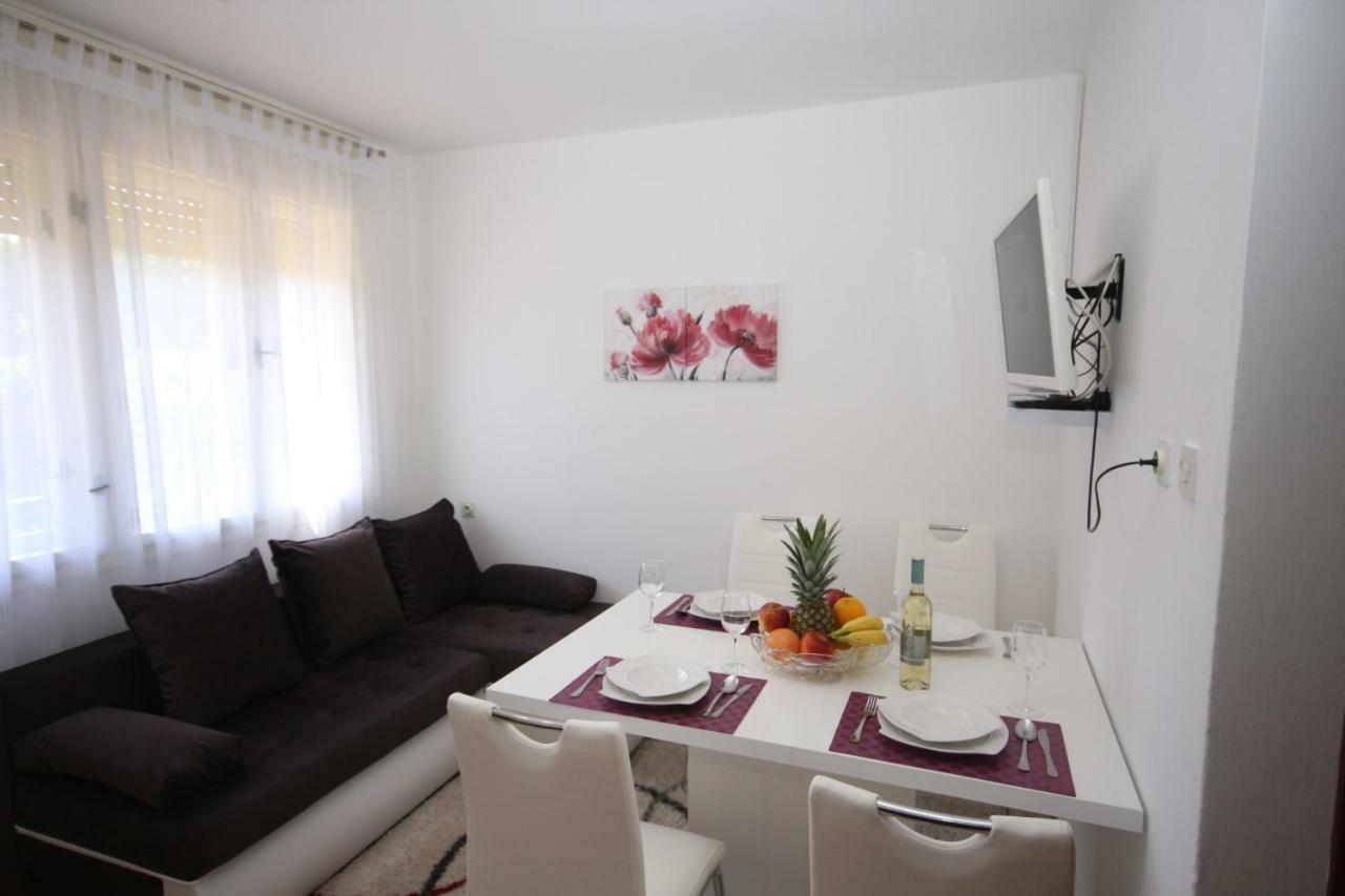 Two bedroom apartment, nice neighborhood, free parking, WiFi Pula Exterior foto