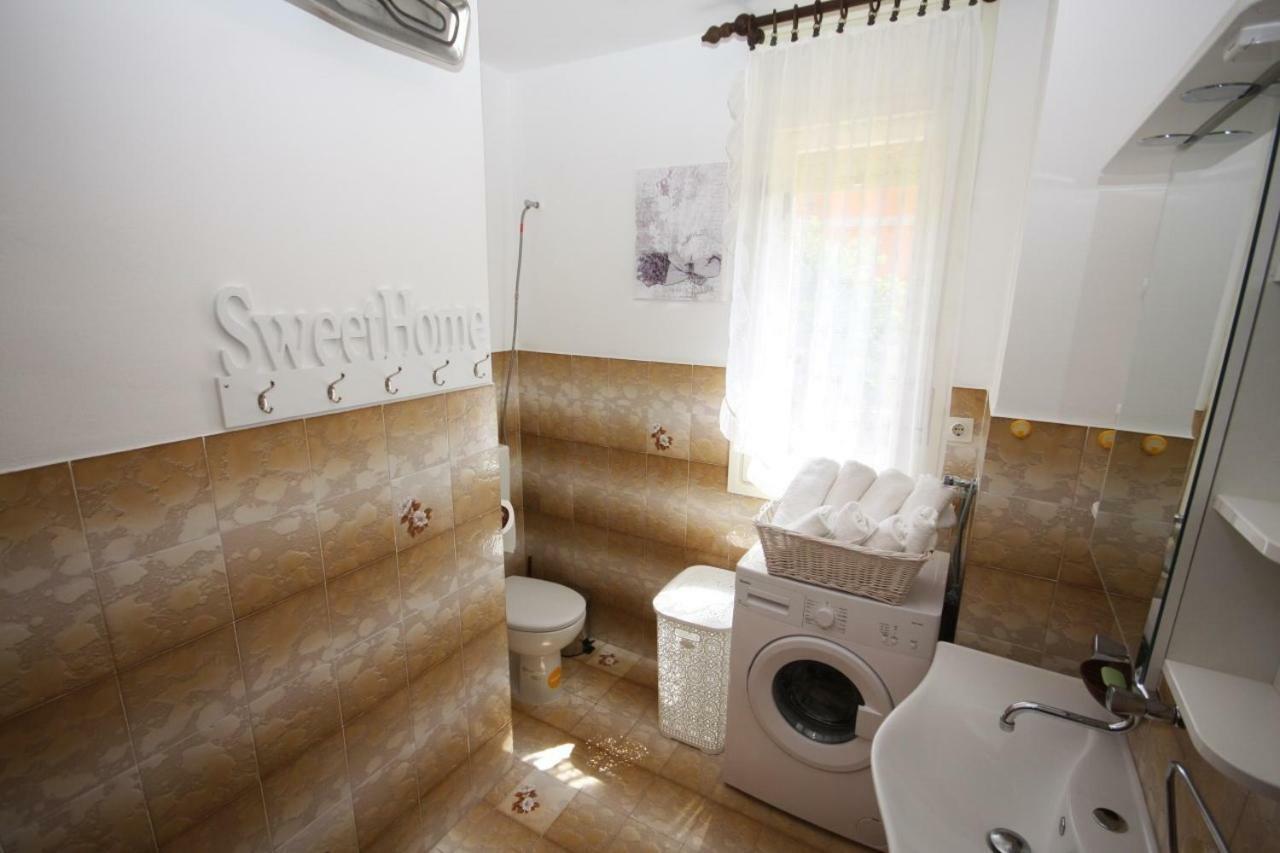 Two bedroom apartment, nice neighborhood, free parking, WiFi Pula Exterior foto