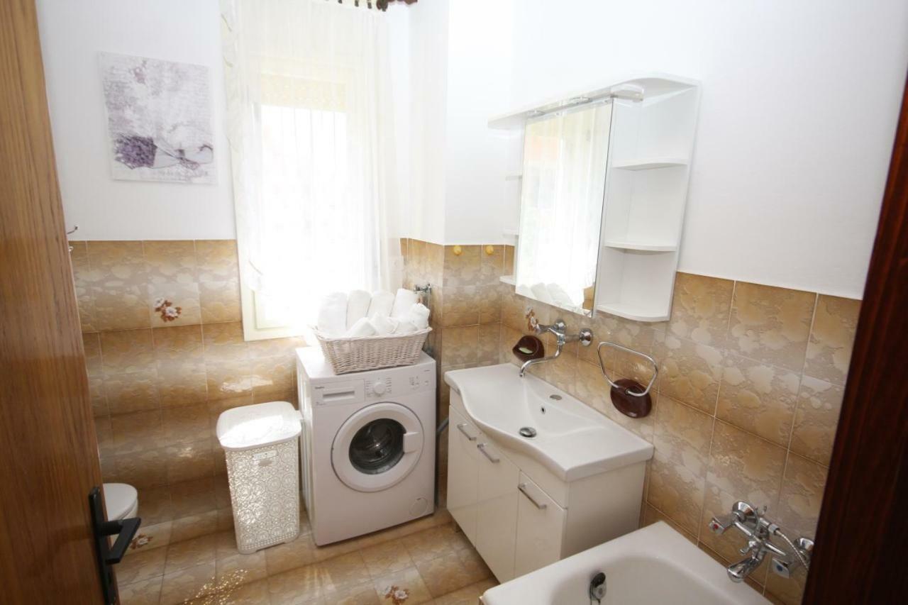 Two bedroom apartment, nice neighborhood, free parking, WiFi Pula Exterior foto