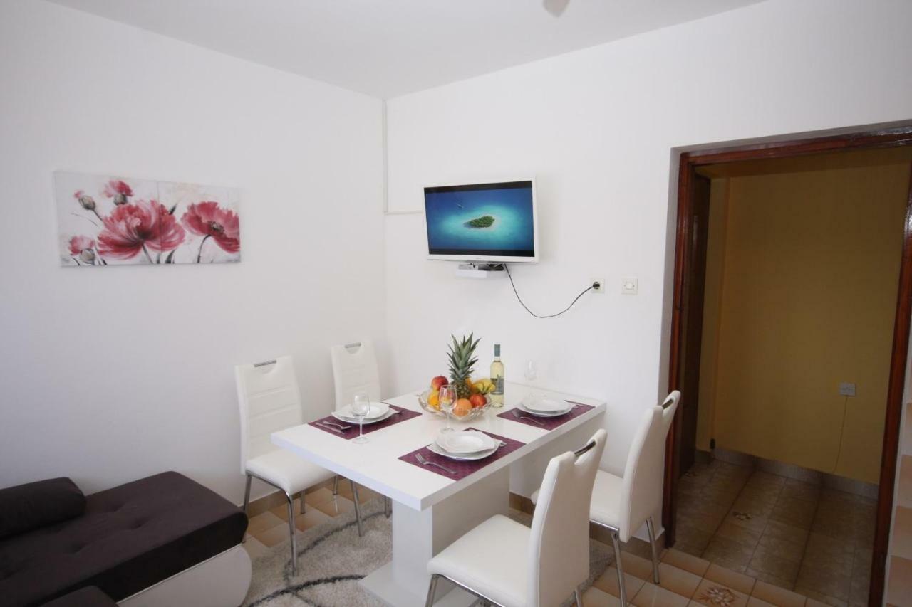 Two bedroom apartment, nice neighborhood, free parking, WiFi Pula Exterior foto