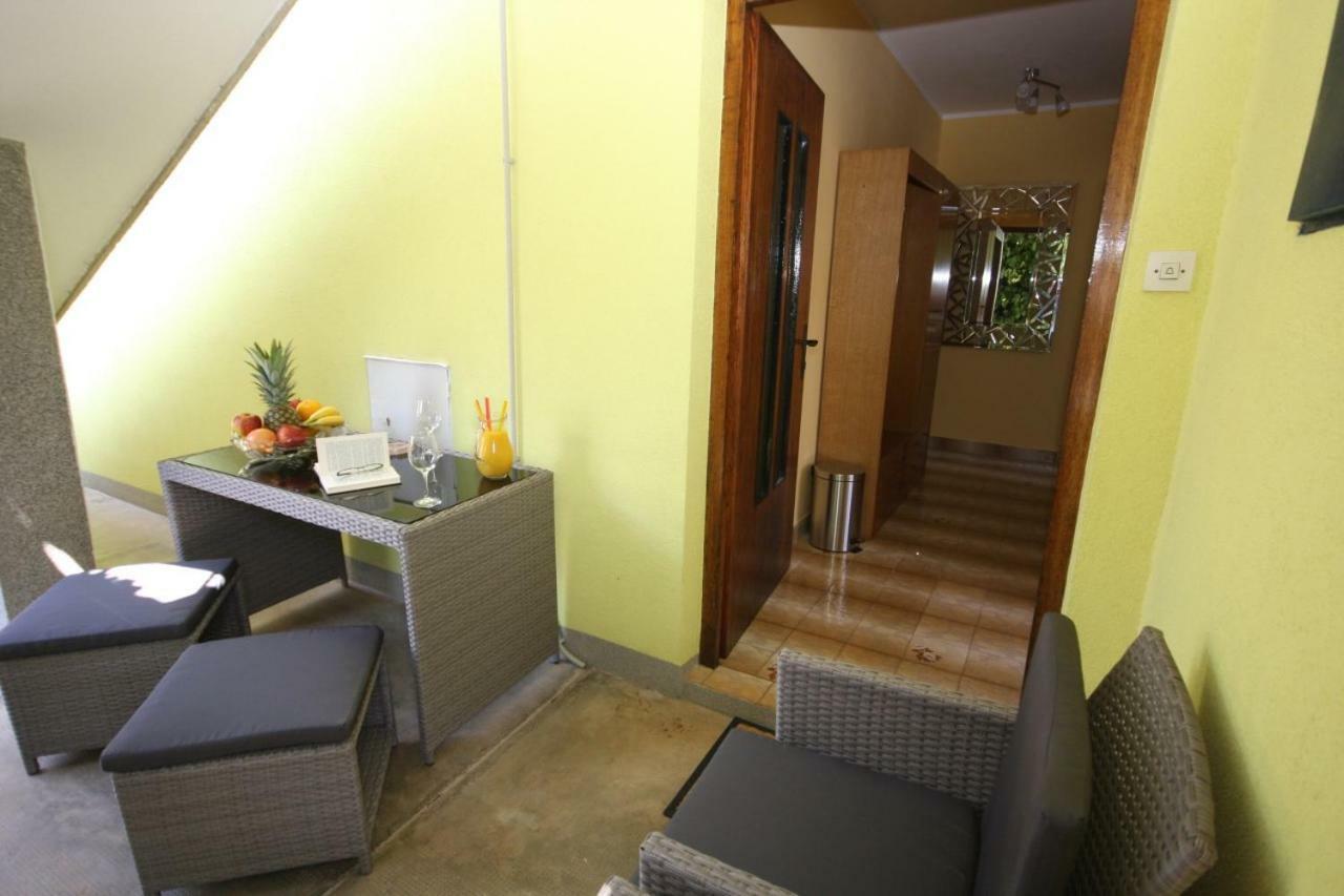 Two bedroom apartment, nice neighborhood, free parking, WiFi Pula Exterior foto