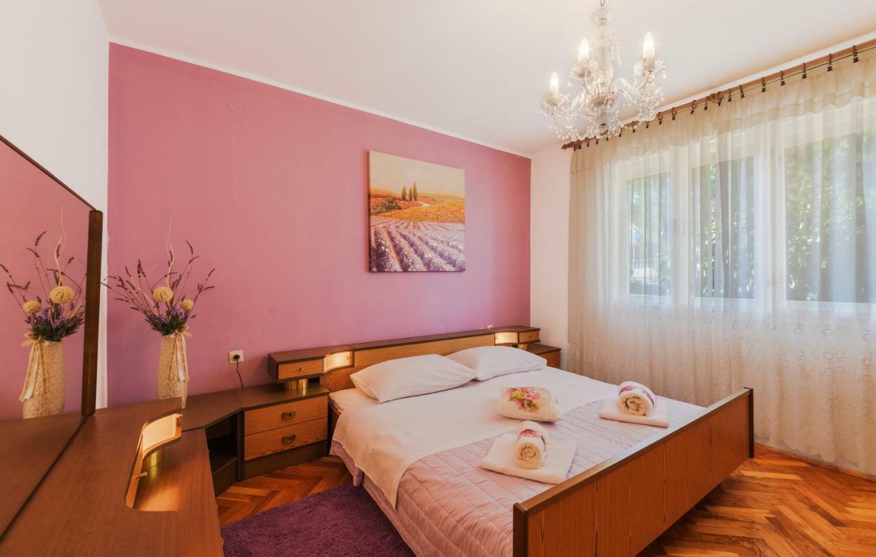 Two bedroom apartment, nice neighborhood, free parking, WiFi Pula Exterior foto