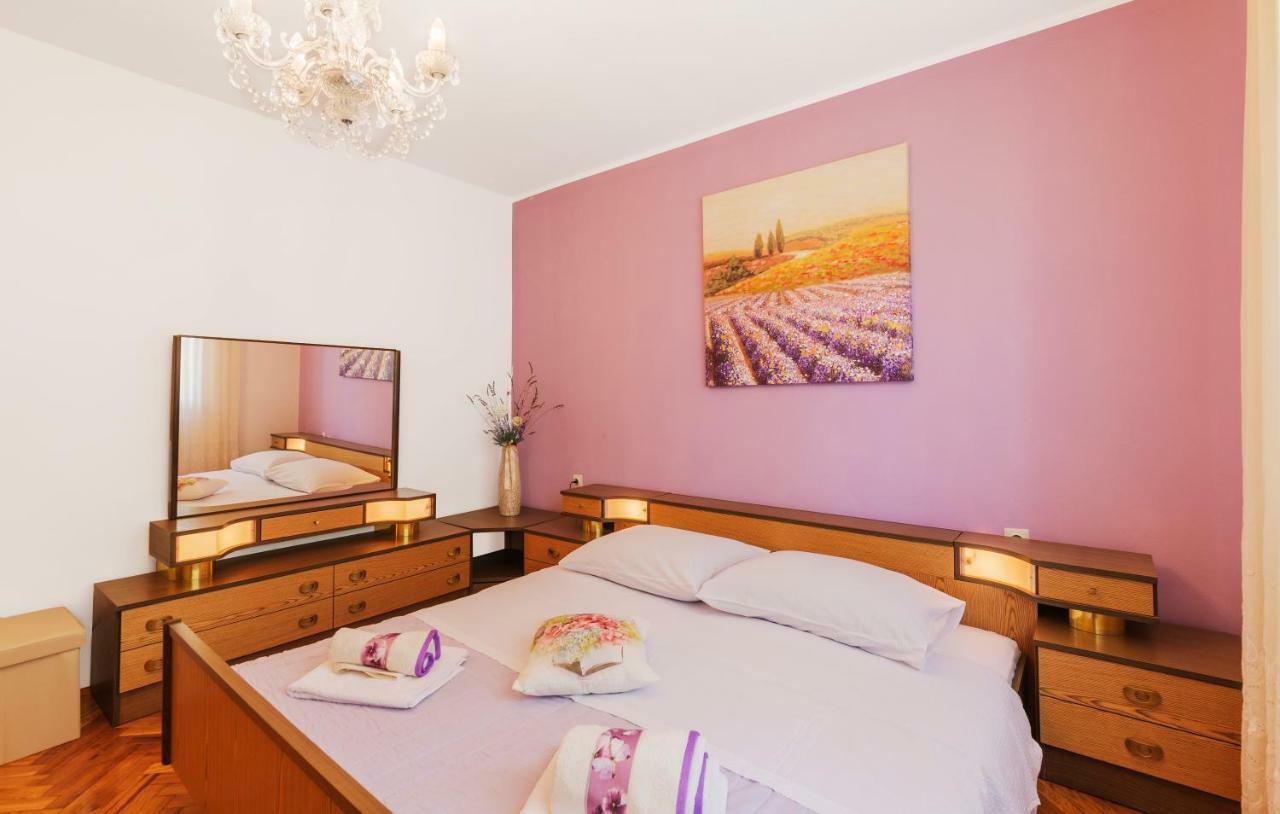 Two bedroom apartment, nice neighborhood, free parking, WiFi Pula Exterior foto